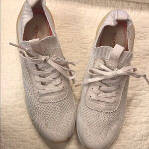 Tamaris Women's Knit Lace-Up Sneakers in Light Beige